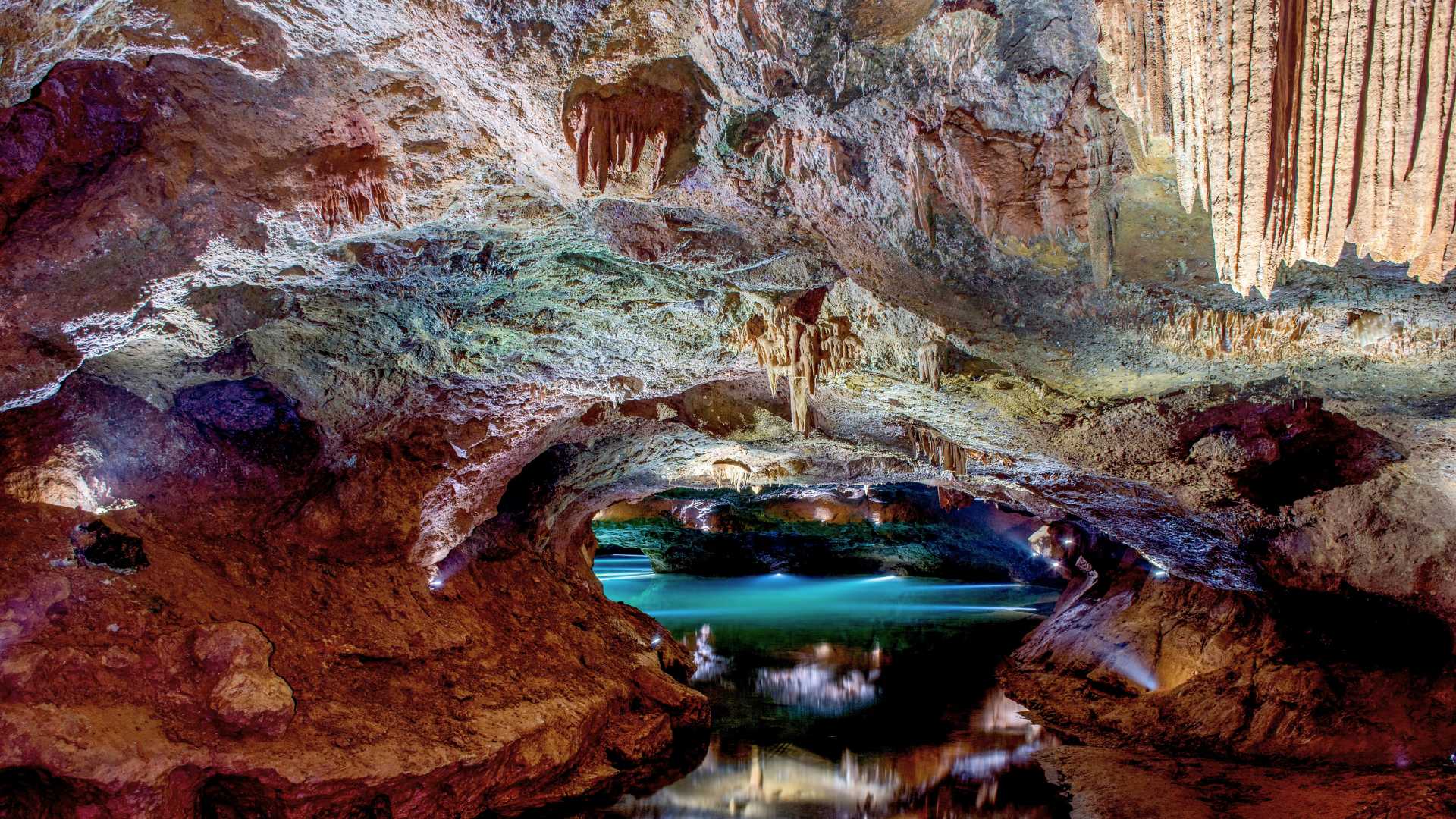 Las cuevas naturales más espectaculares de España